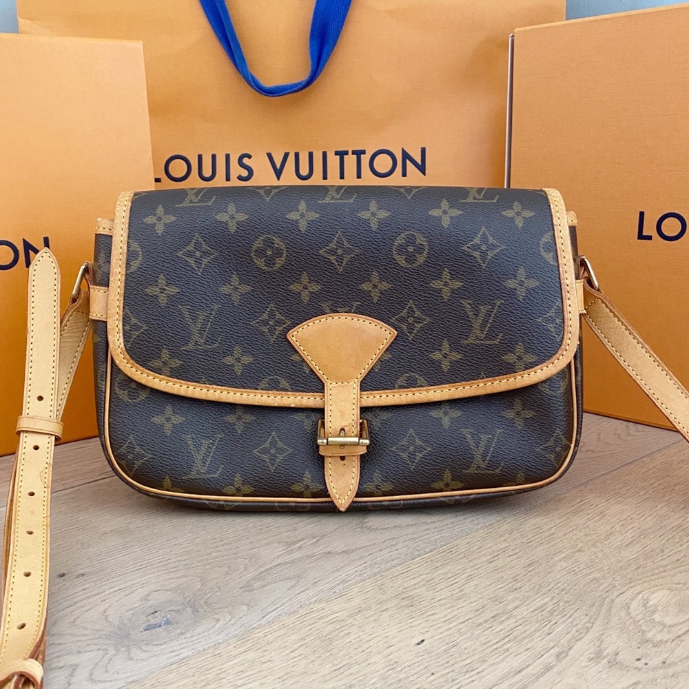 ♥️SOLOGNE♥️ Authentic Louis Vuitton Crossbody! - Picture 2 of 8